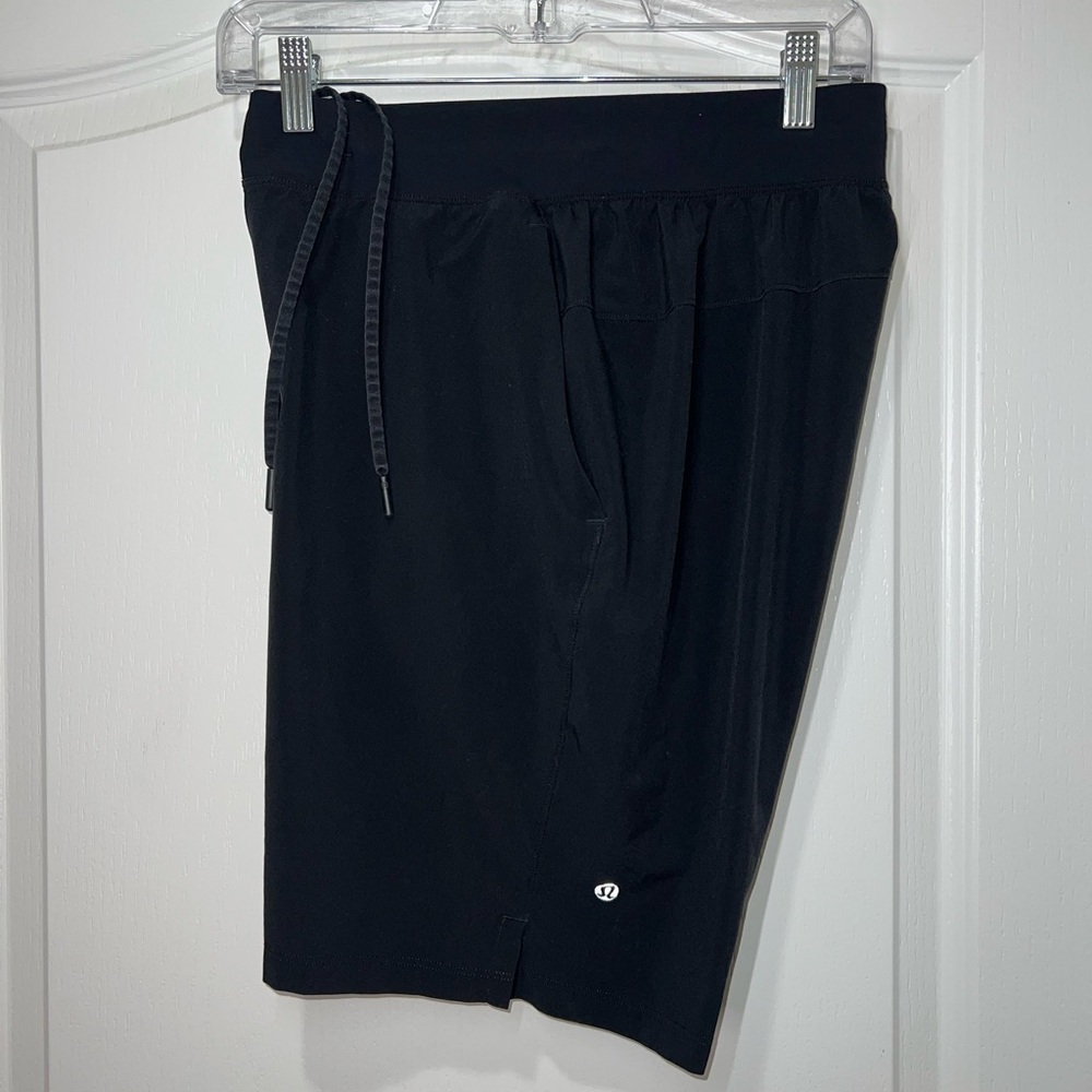 lululemon athletica Black Athletic Drawstring Shorts with Pocket Men’s Small